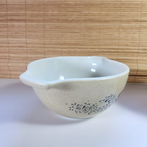Pyrex Bowls Homestead Pattern Cinderella 750 ml and Stacking Bowl 750 ml - Picture 7 of 11